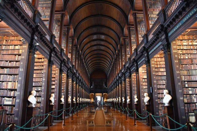 Trinity College Biblioheek. Bezienswaardigheidin Dublin